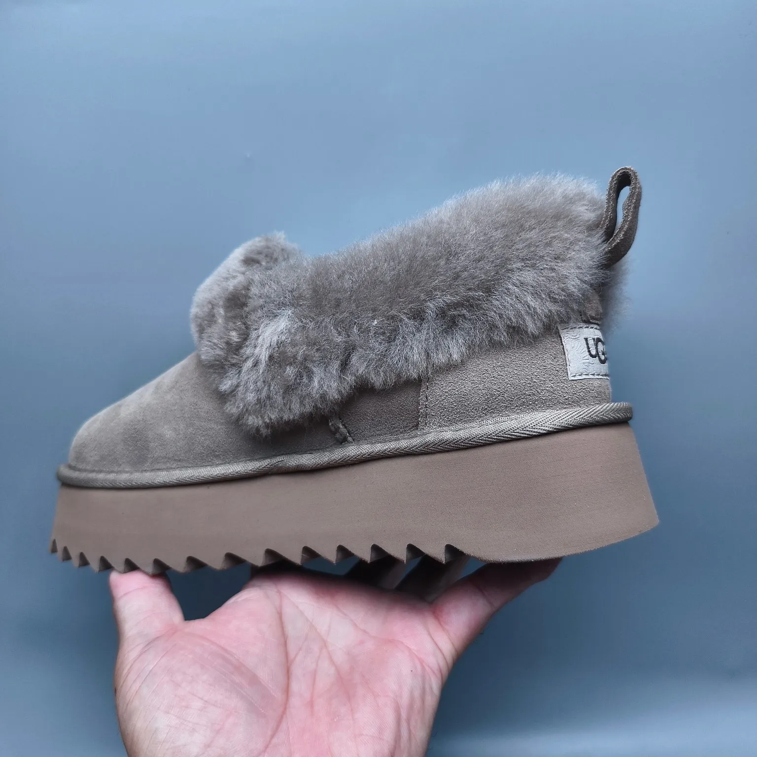 💰480 UGG sheepskin all-in-one snow boots 6733 Thick-soled non-slip slip-on casual style Color: Maroon Antelope Brown Black Size: 35-40